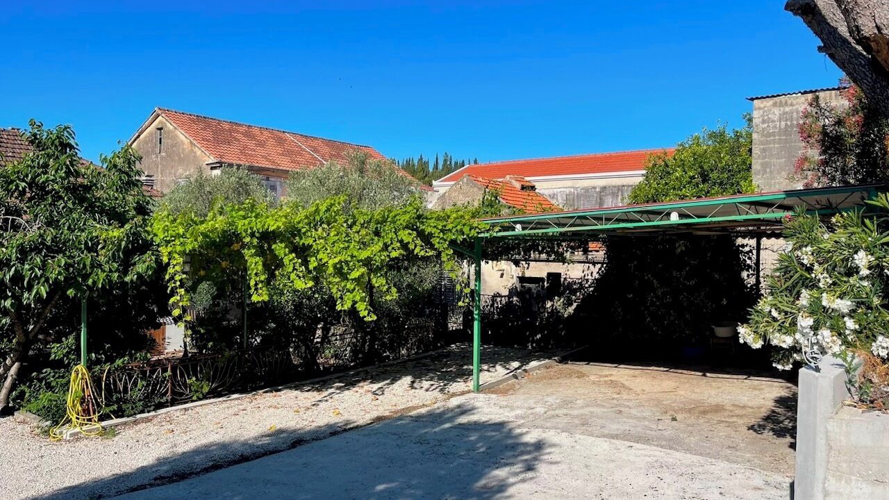 Photo of Outdoor in Blace