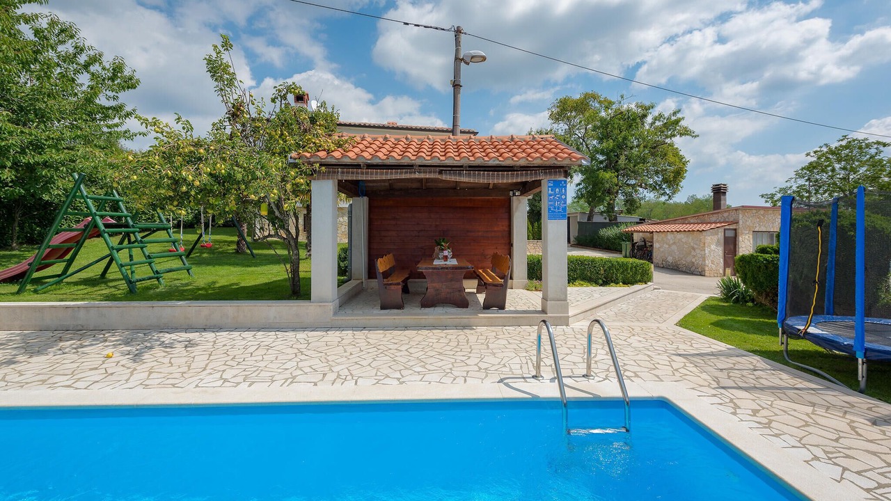 Photo of Outdoor in Lindar