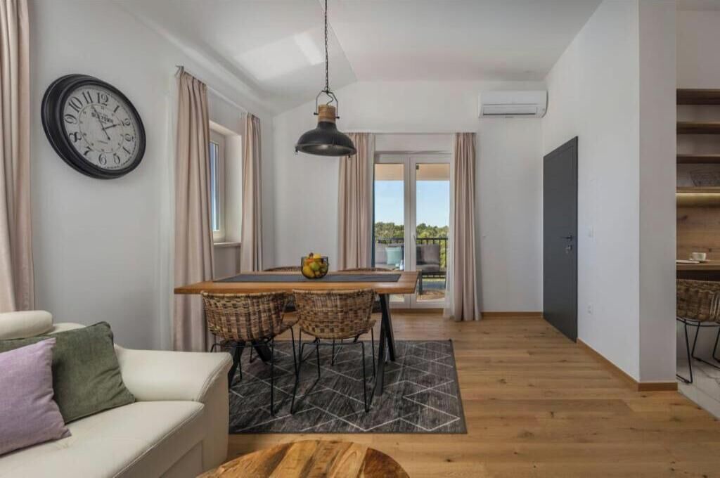 Photo of Livingroom in Muline