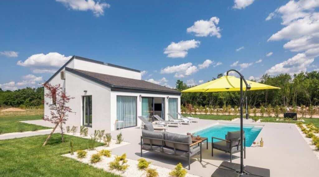 Photo of Outdoor in Oklaj