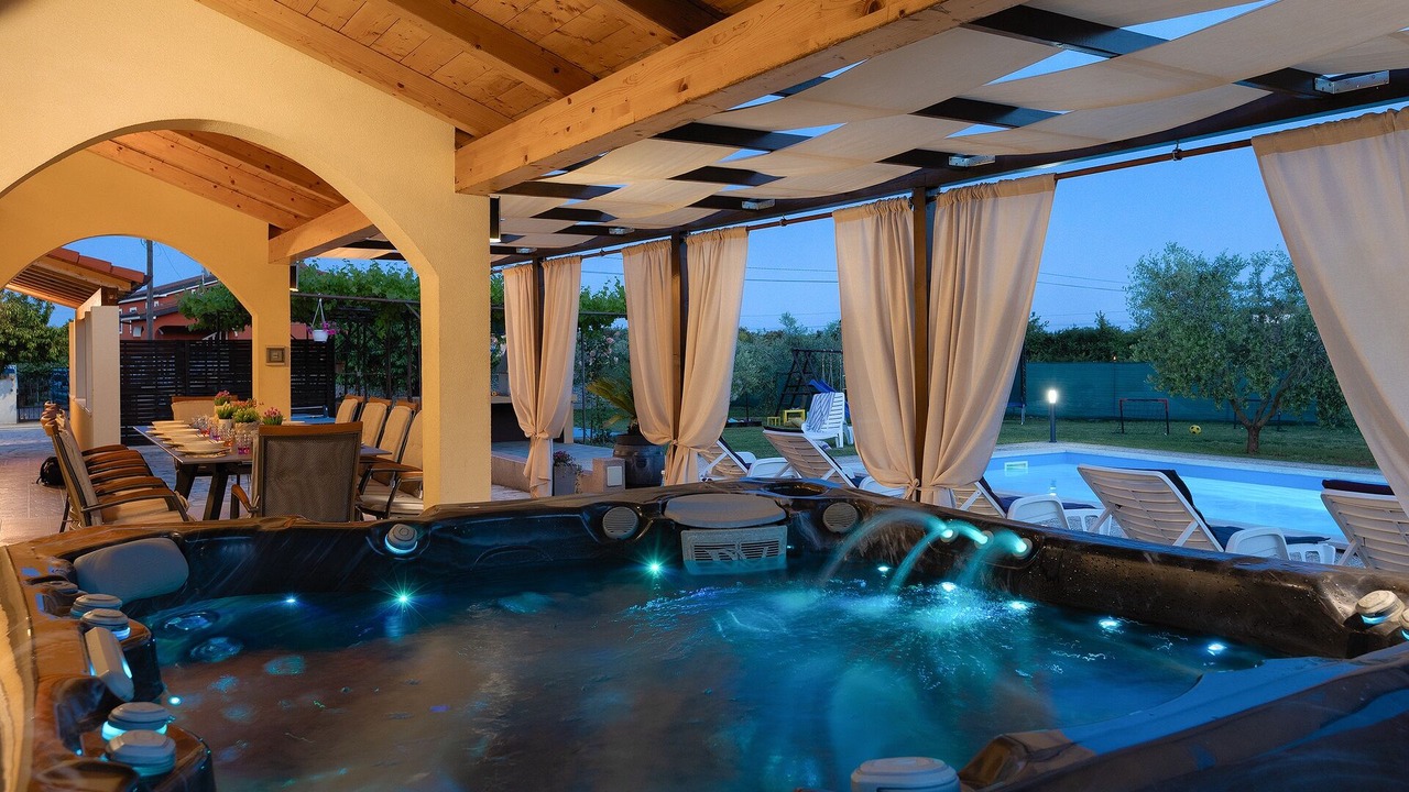 Photo of Patio Balcony in Loborika