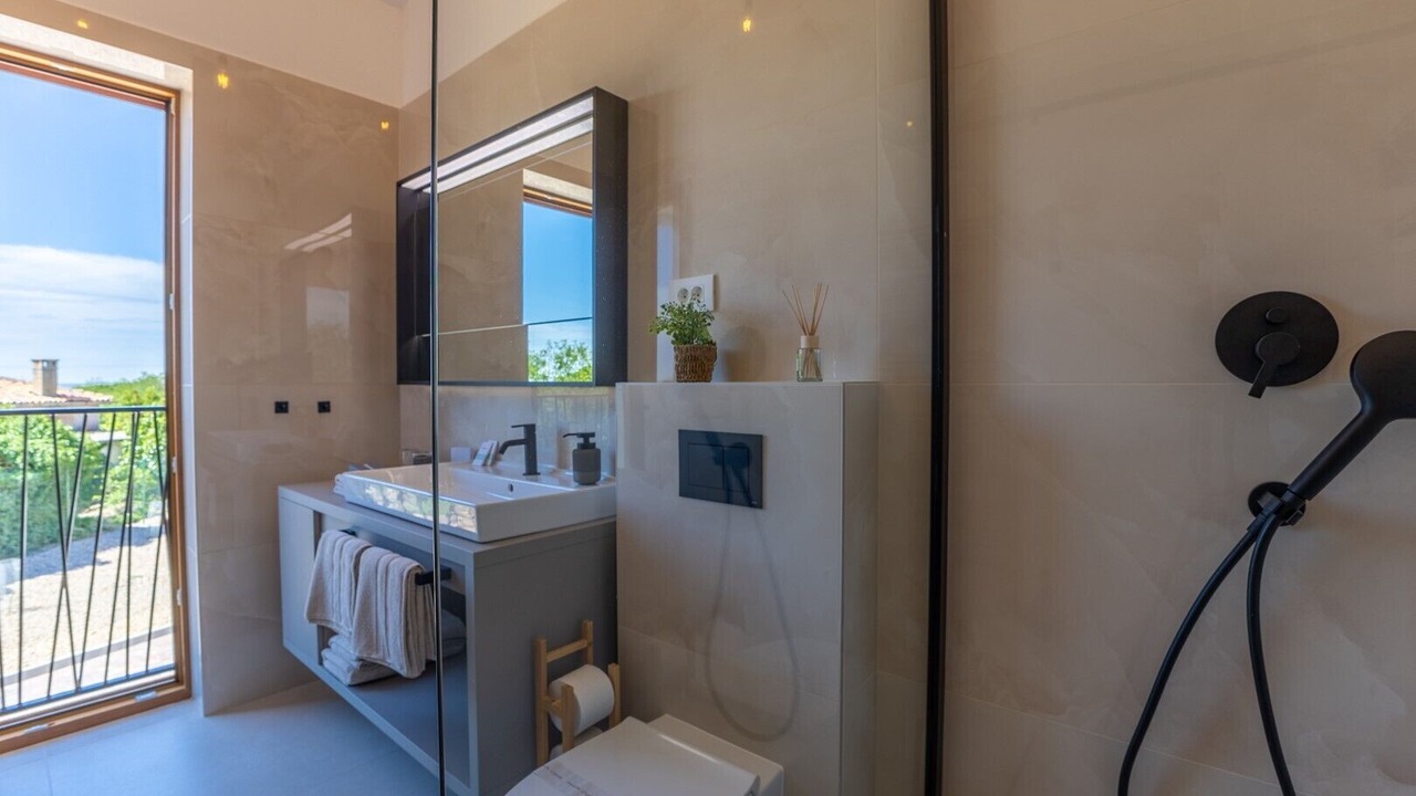 Photo of Bathroom in Kras