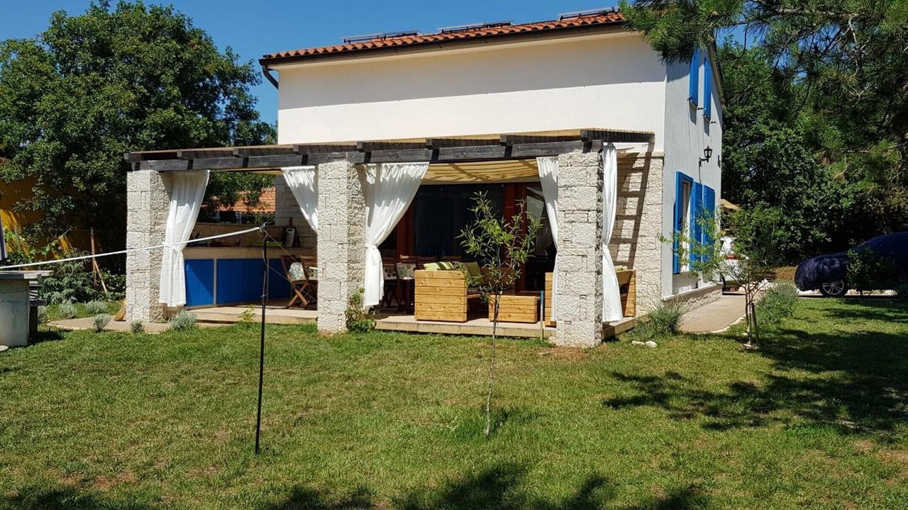 Photo of Outdoor in Peroj