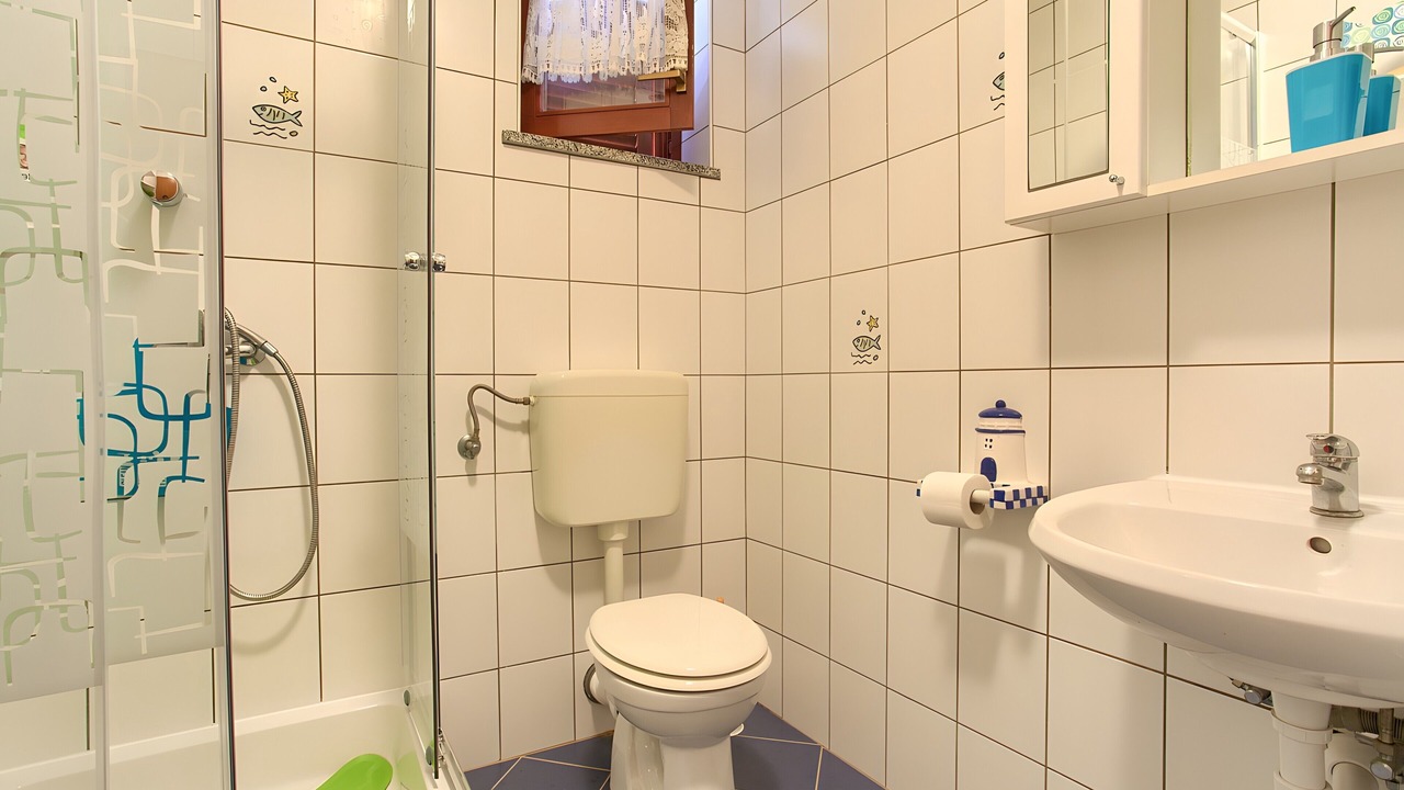 Photo of Bathroom in Porat