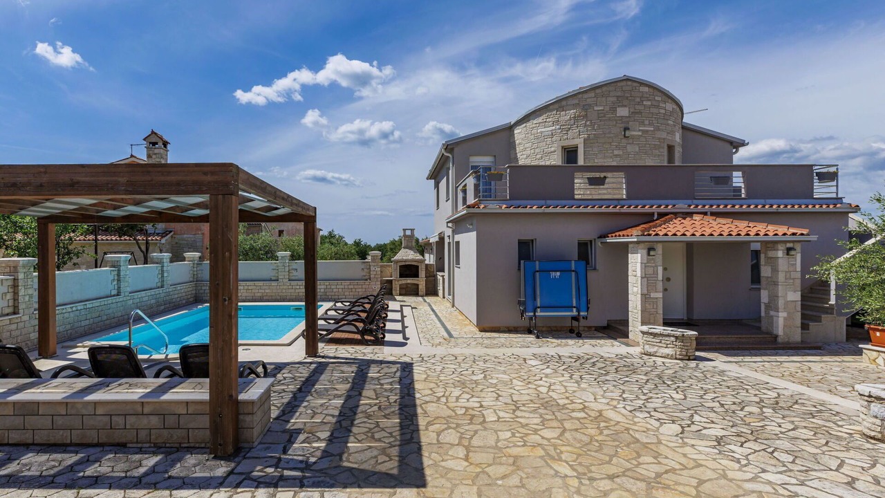 Photo of Outdoor in Gajana