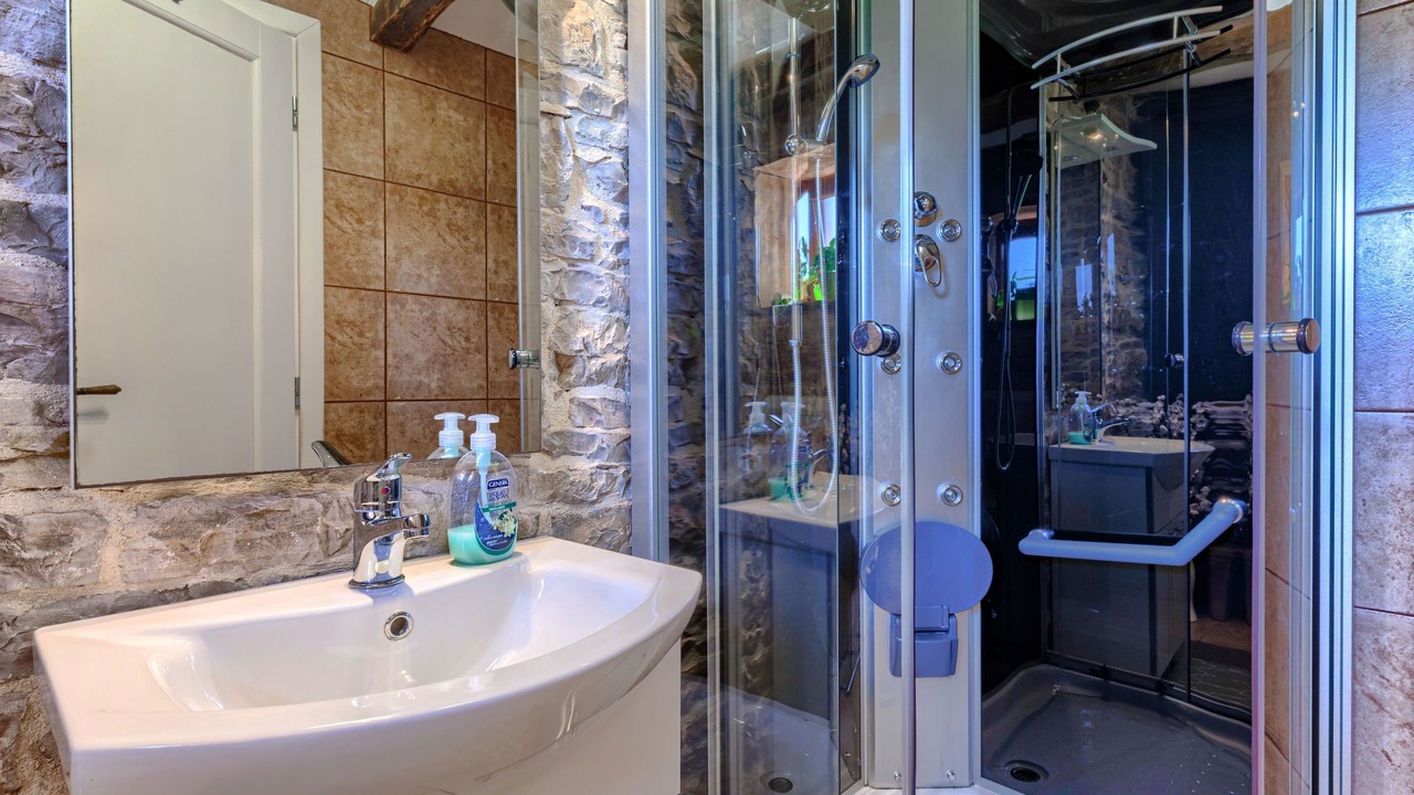 Photo of Bathroom in Jezenj