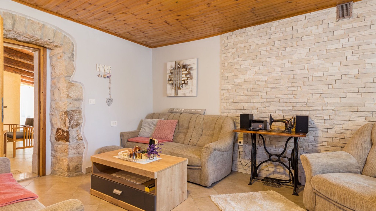 Photo of Livingroom in Pican