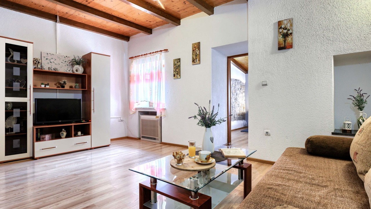 Photo of Livingroom in Pican