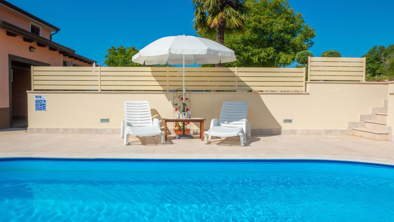 Photo of Outdoor in Tinjan