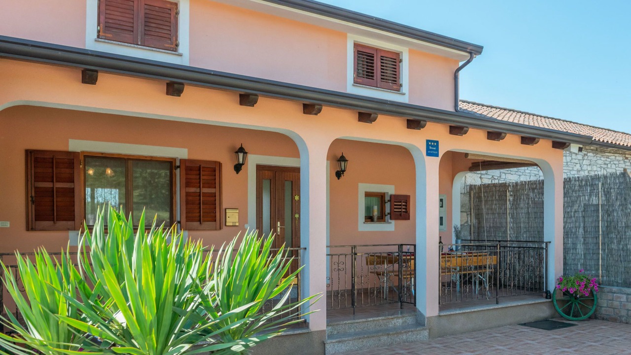 Photo of Outdoor in Tinjan