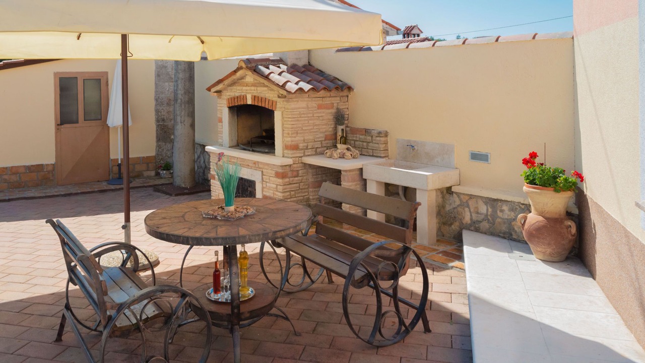 Photo of Outdoor in Tinjan