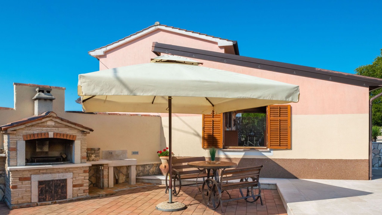 Photo of Outdoor in Tinjan