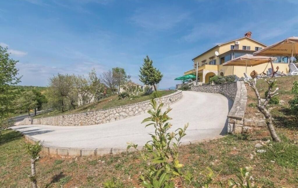 Photo of Outdoor in Rogocana