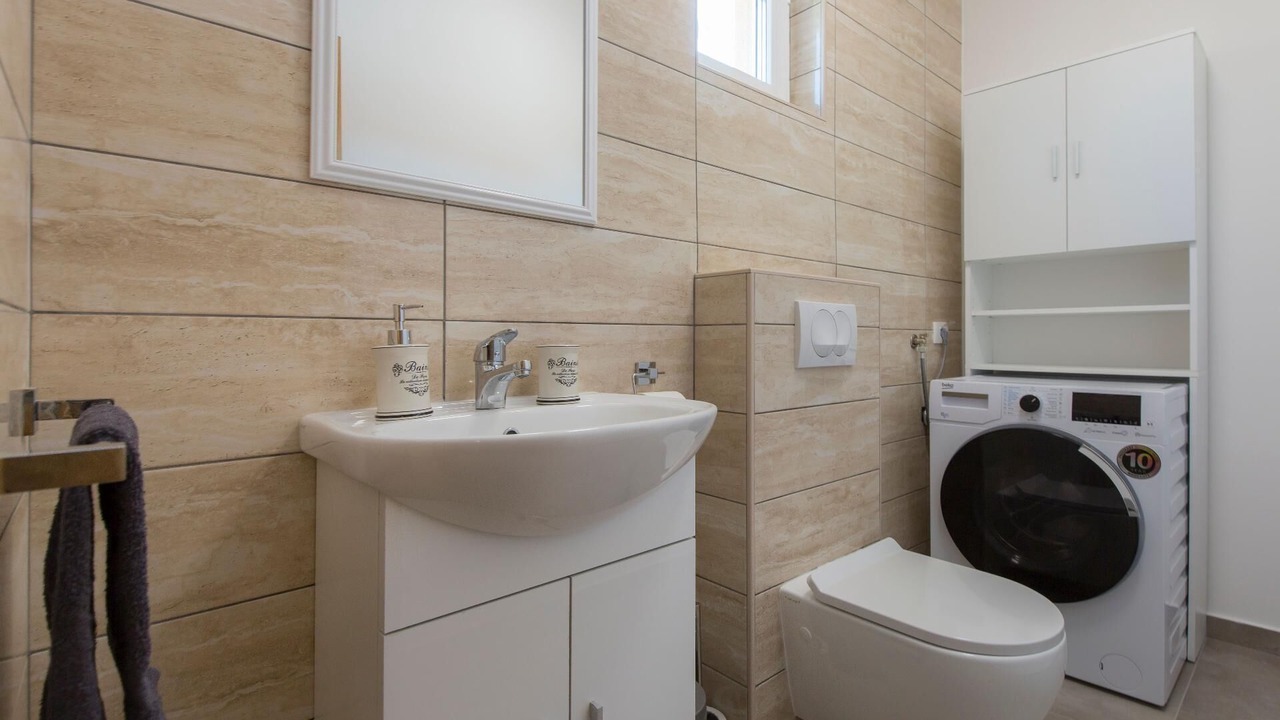 Photo of Bathroom in Topid