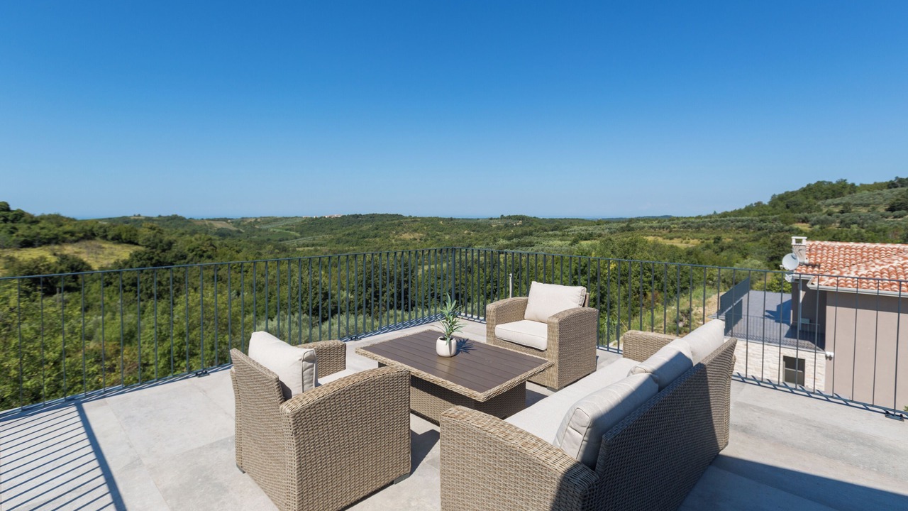 Photo of Patio Balcony in Baredine