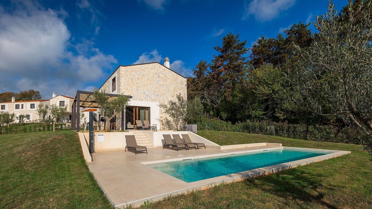 Photo of Outdoor in Tinjan