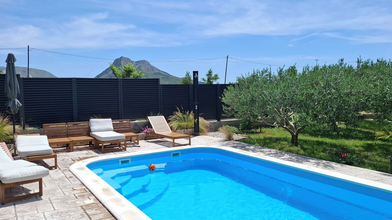 Photo of Outdoor in Mravince