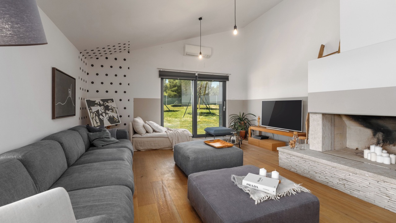 Photo of Livingroom in Pican