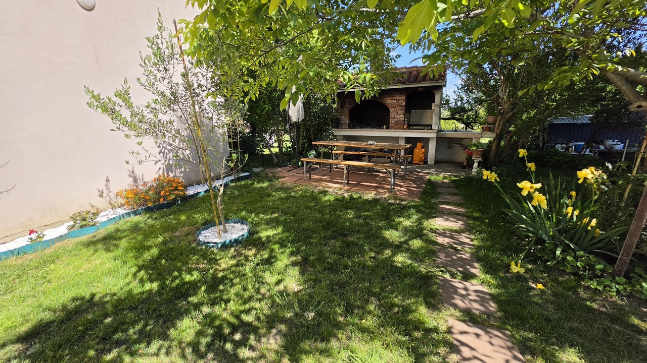 Photo of Outdoor in Mundanije
