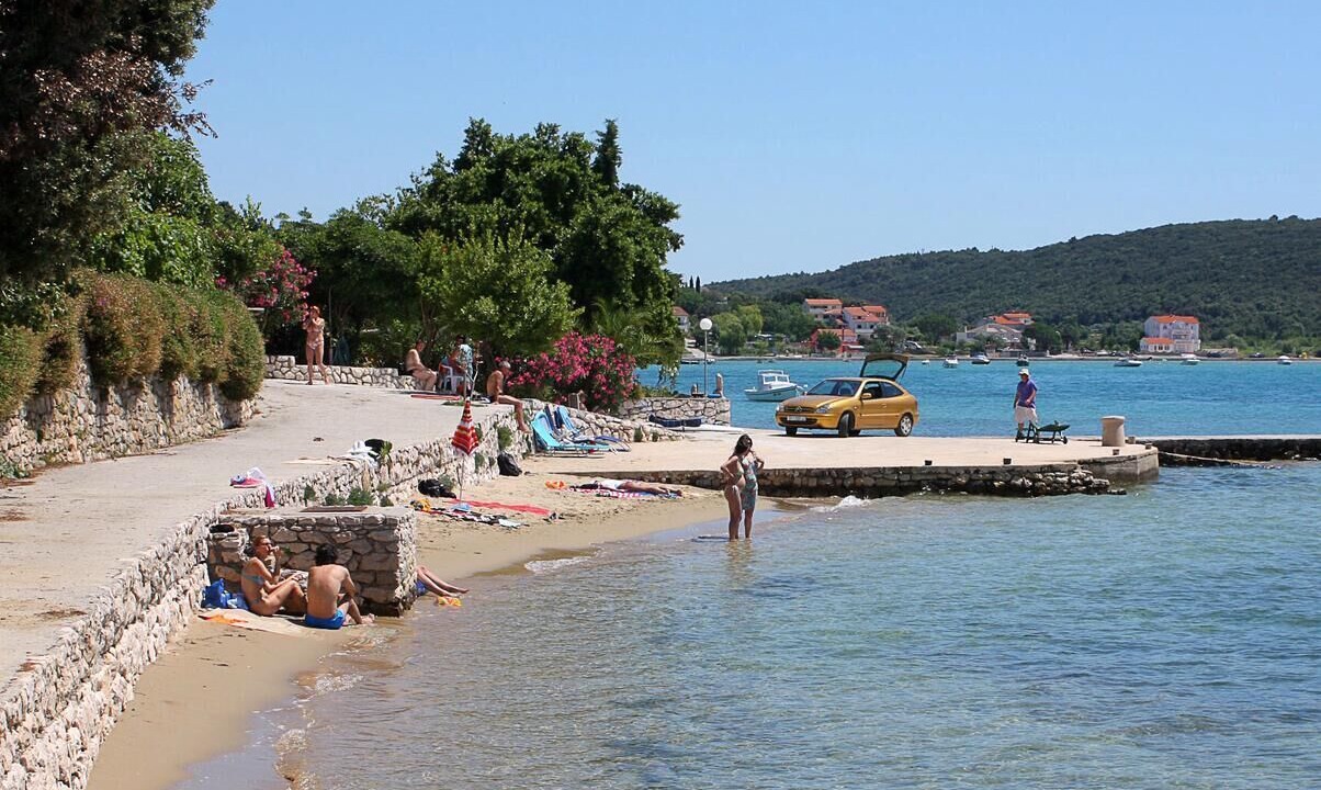 Photo of Others in Mundanije