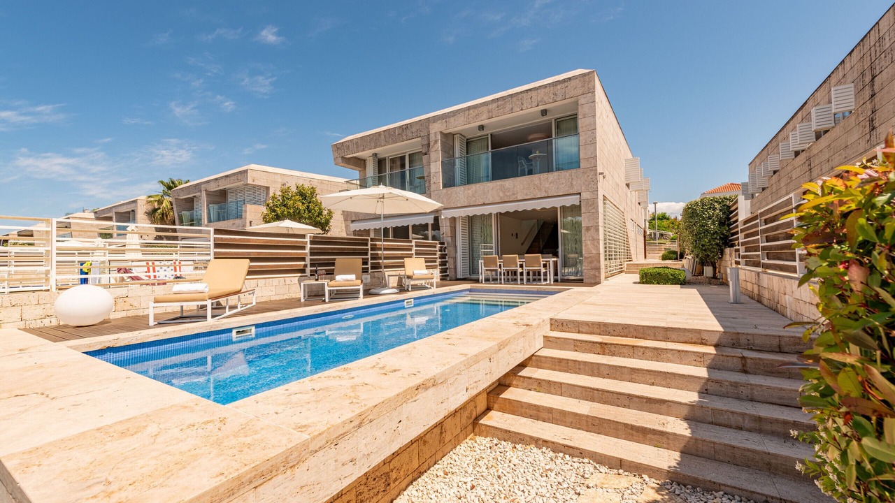 Photo of Outdoor in Petrcane