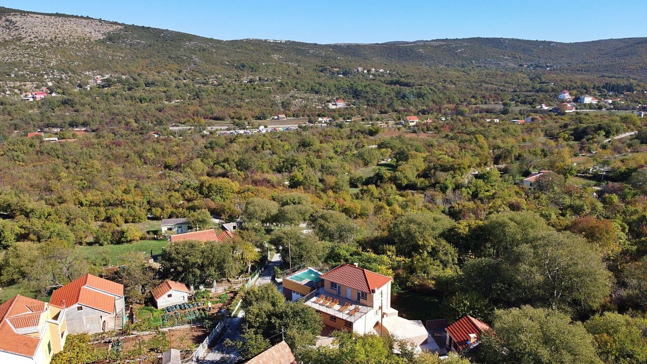 Photo of Others in Labin