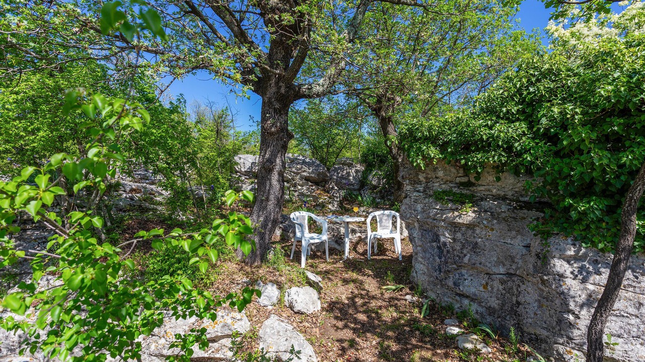 Photo of Others in Vinez