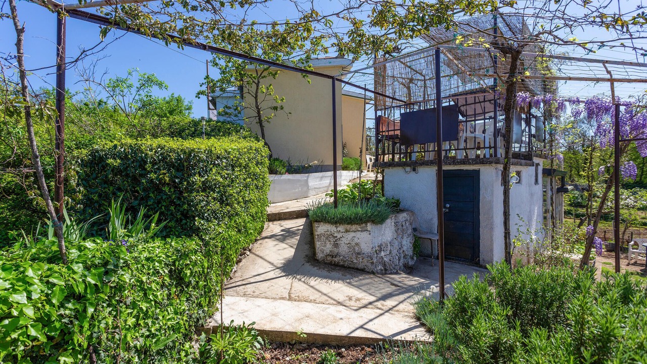 Photo of Others in Vinez