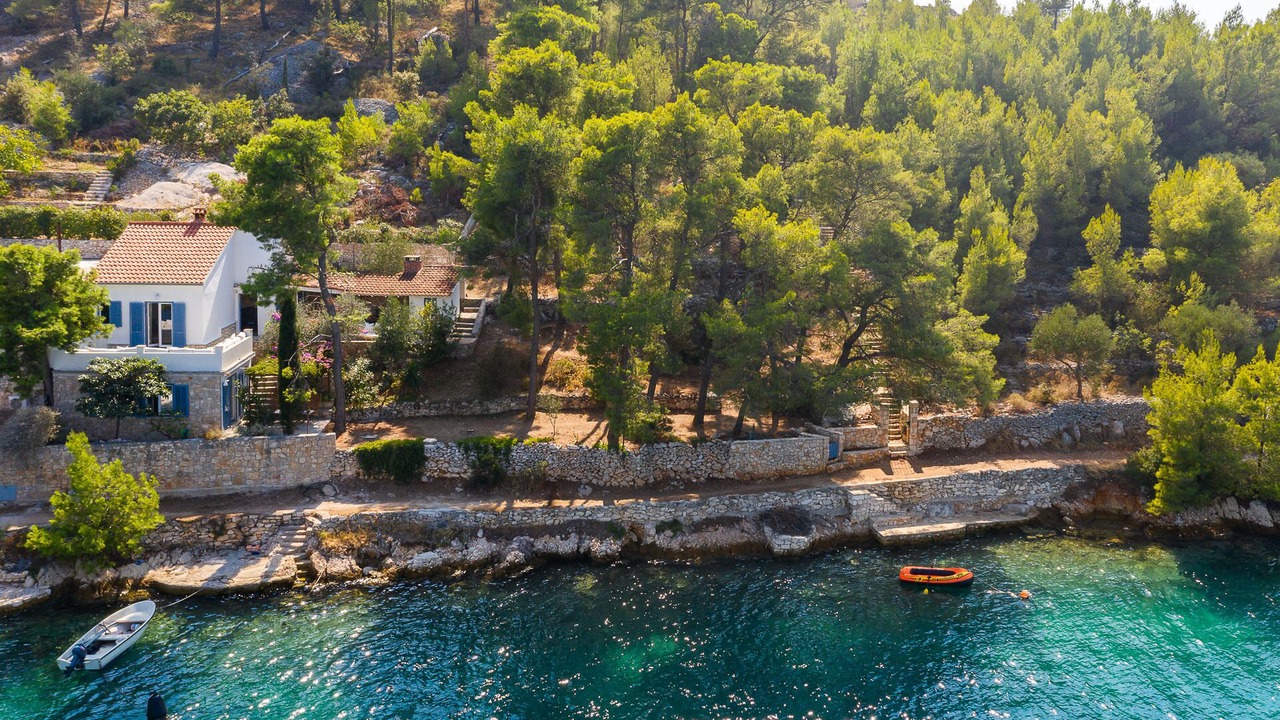 Photo of Others in Cove Makarac (Milna)