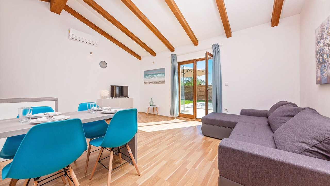 Photo of Livingroom in Tinjan