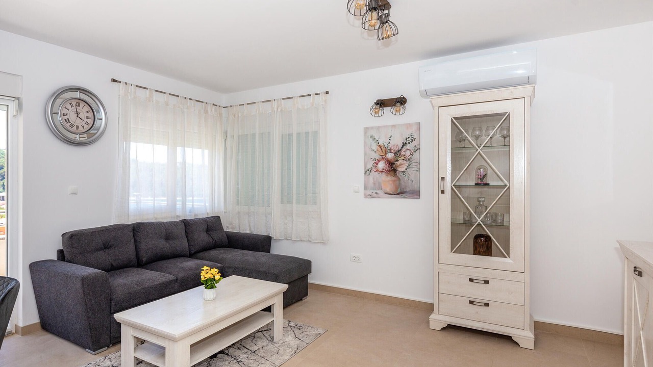 Photo of Bedroom in Duba