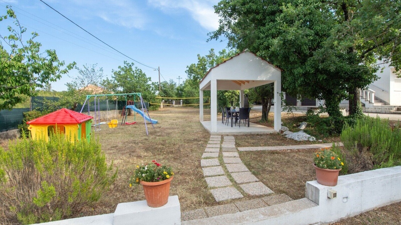 Photo of Others in Labin
