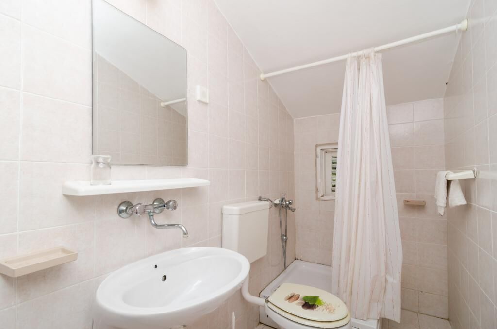 Photo of Bathroom in Drace