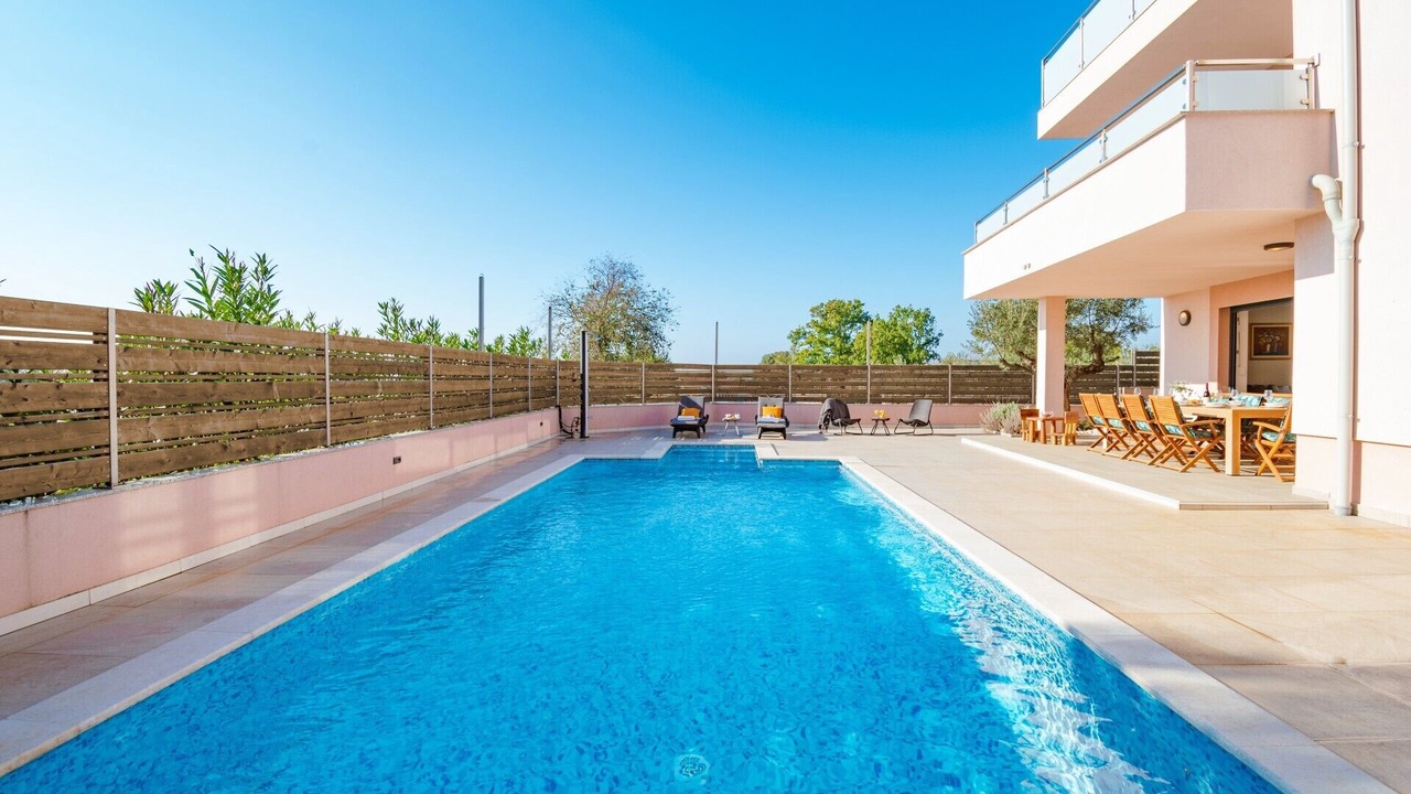Photo of Outdoor in Peroj