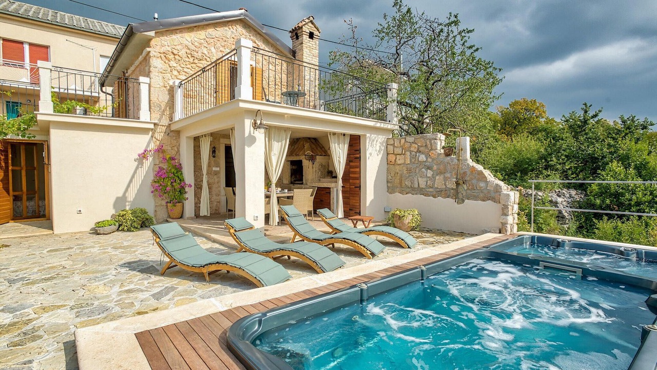 Photo of Outdoor in Smrika