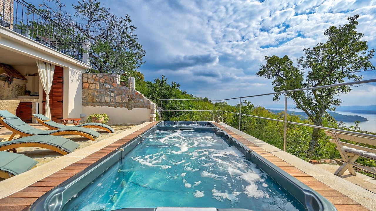 Photo of Outdoor in Smrika