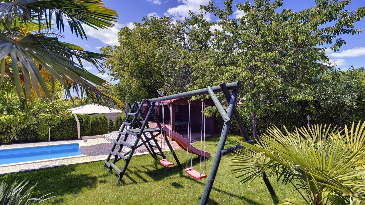 Photo of Outdoor in Lindar