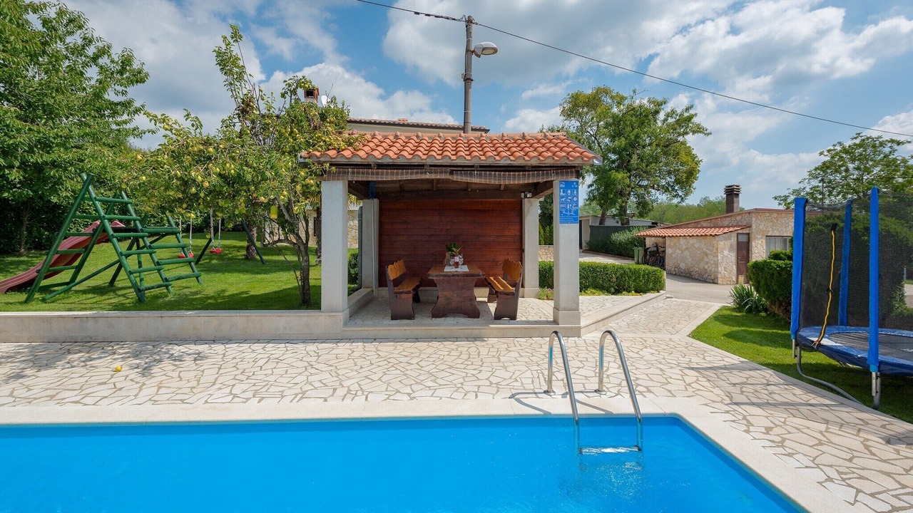 Photo of Outdoor in Lindar