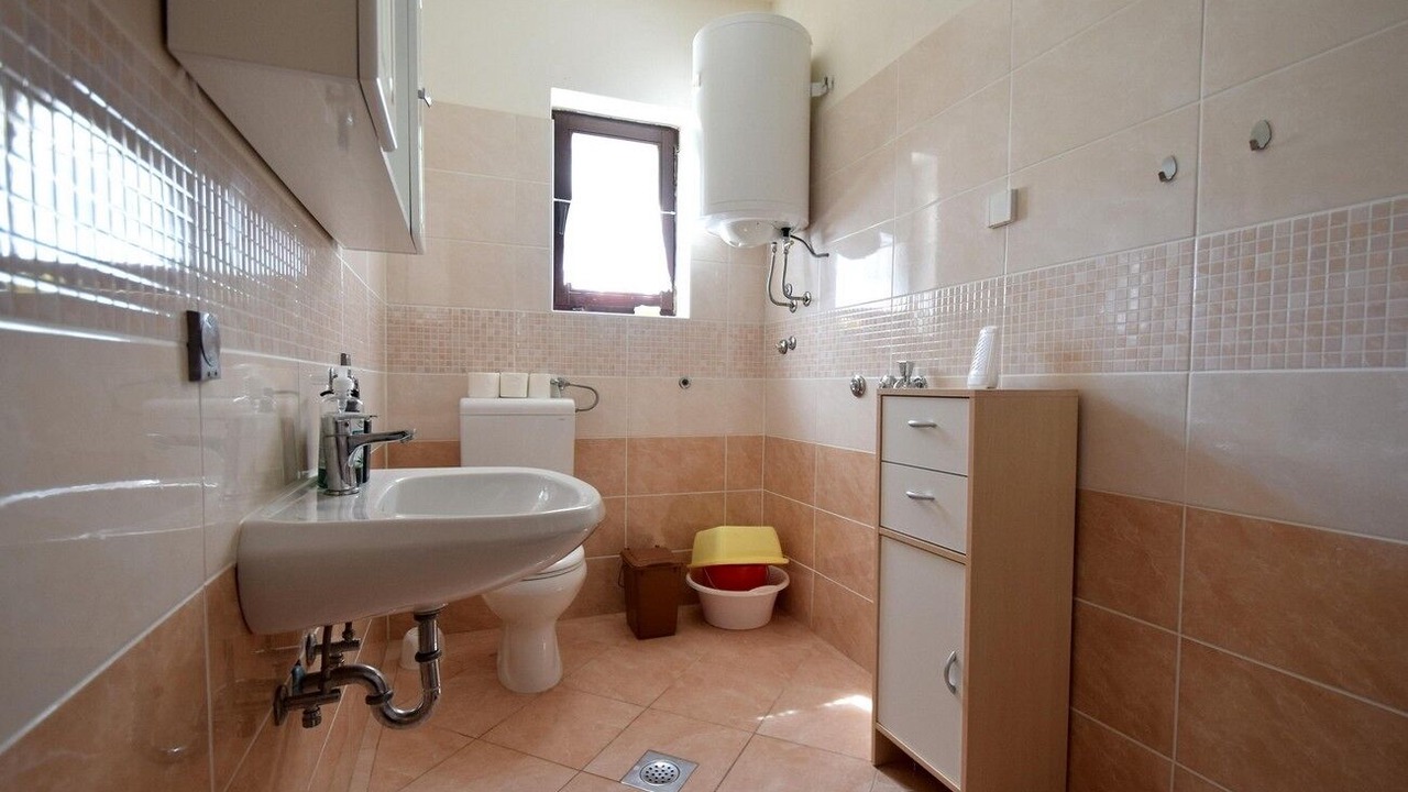 Photo of Bathroom in Porat