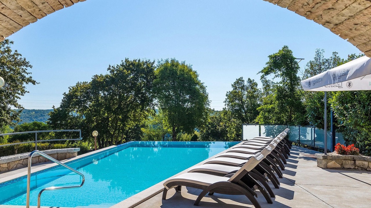 Photo of Outdoor in Tinjan