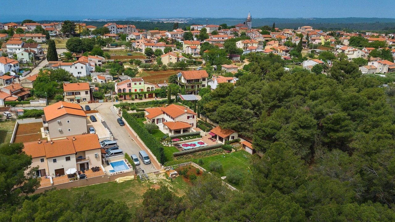 Photo of Others in Tar-Vabriga