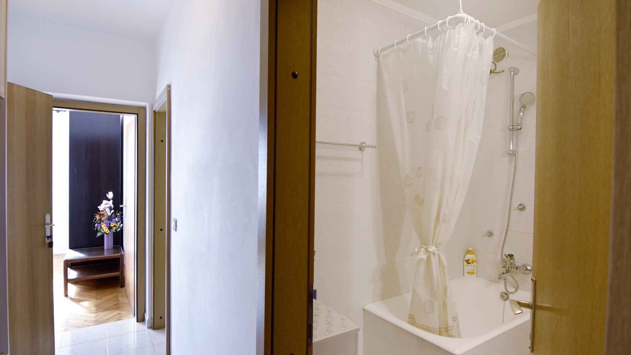 Photo of Bathroom in Murine
