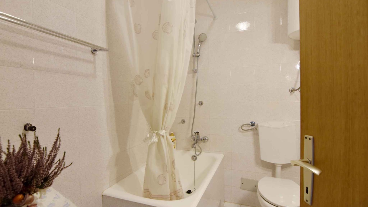 Photo of Bathroom in Murine