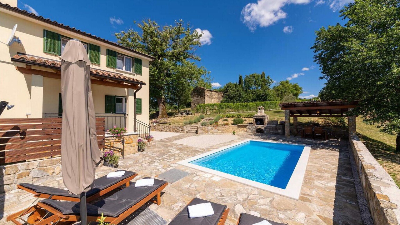 Photo of Outdoor in Pican