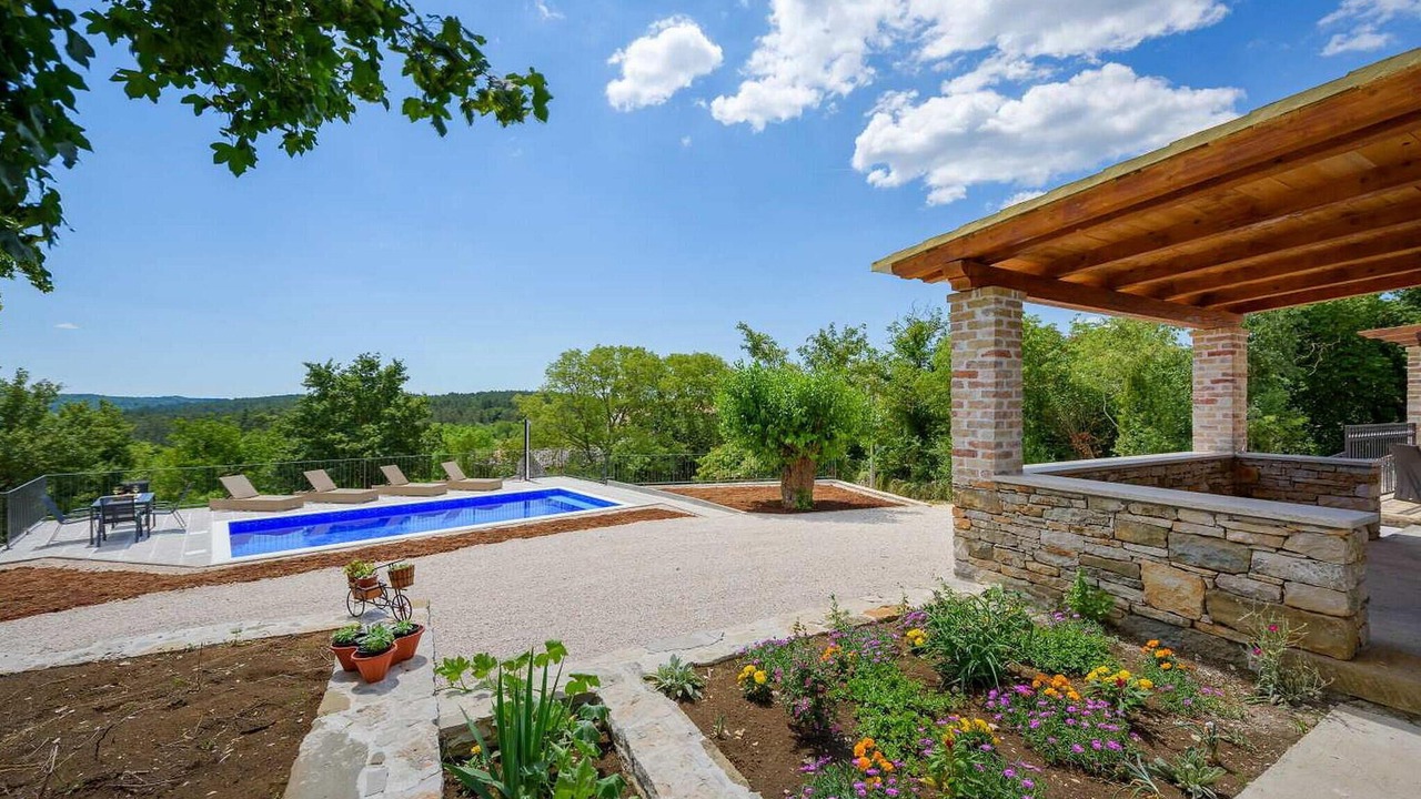 Photo of Outdoor in Cepic