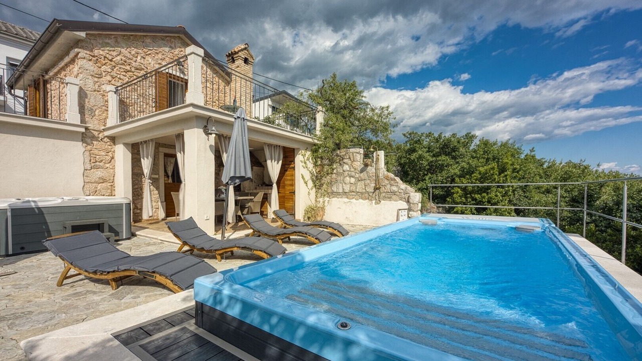 Photo of Outdoor in Smrika