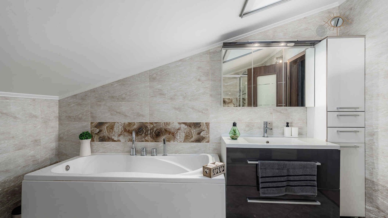 Photo of Bathroom in Murine