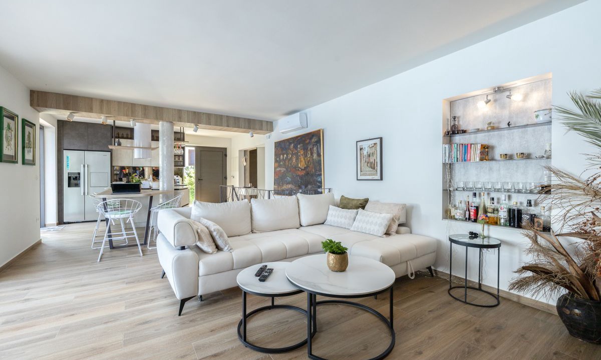 Photo of Livingroom in Cove Murtar