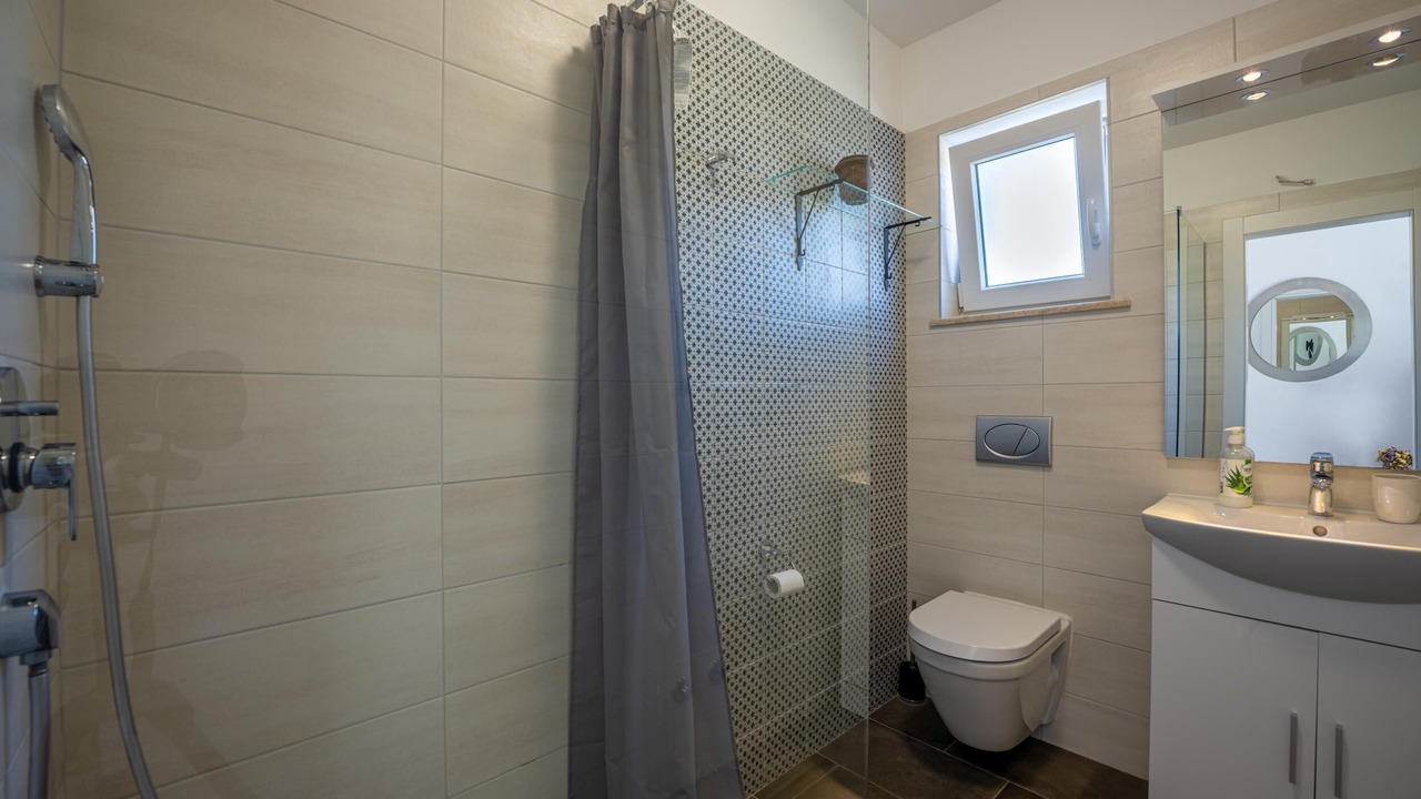 Photo of Bathroom in Peruski