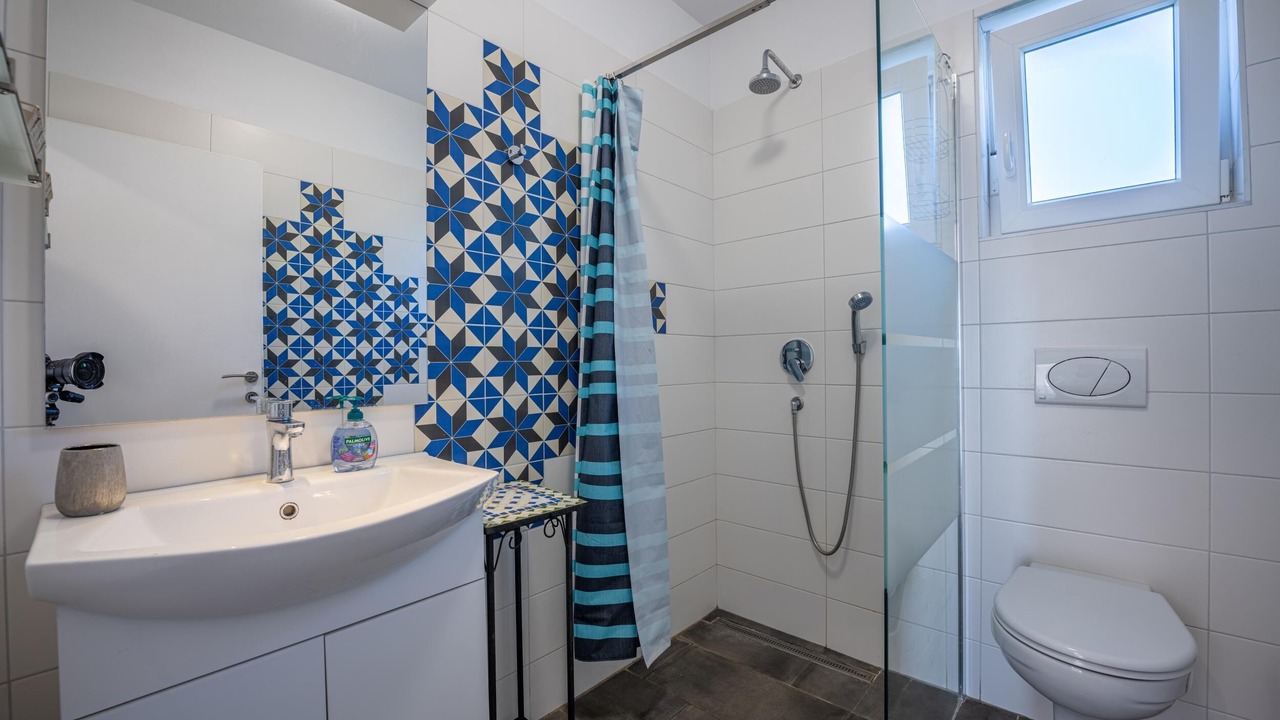 Photo of Bathroom in Peruski